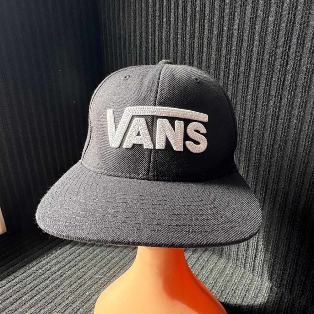 Vans Mens Black‎ Snapback Hat White Embroidered Logo Flat Brim Baseball Cap